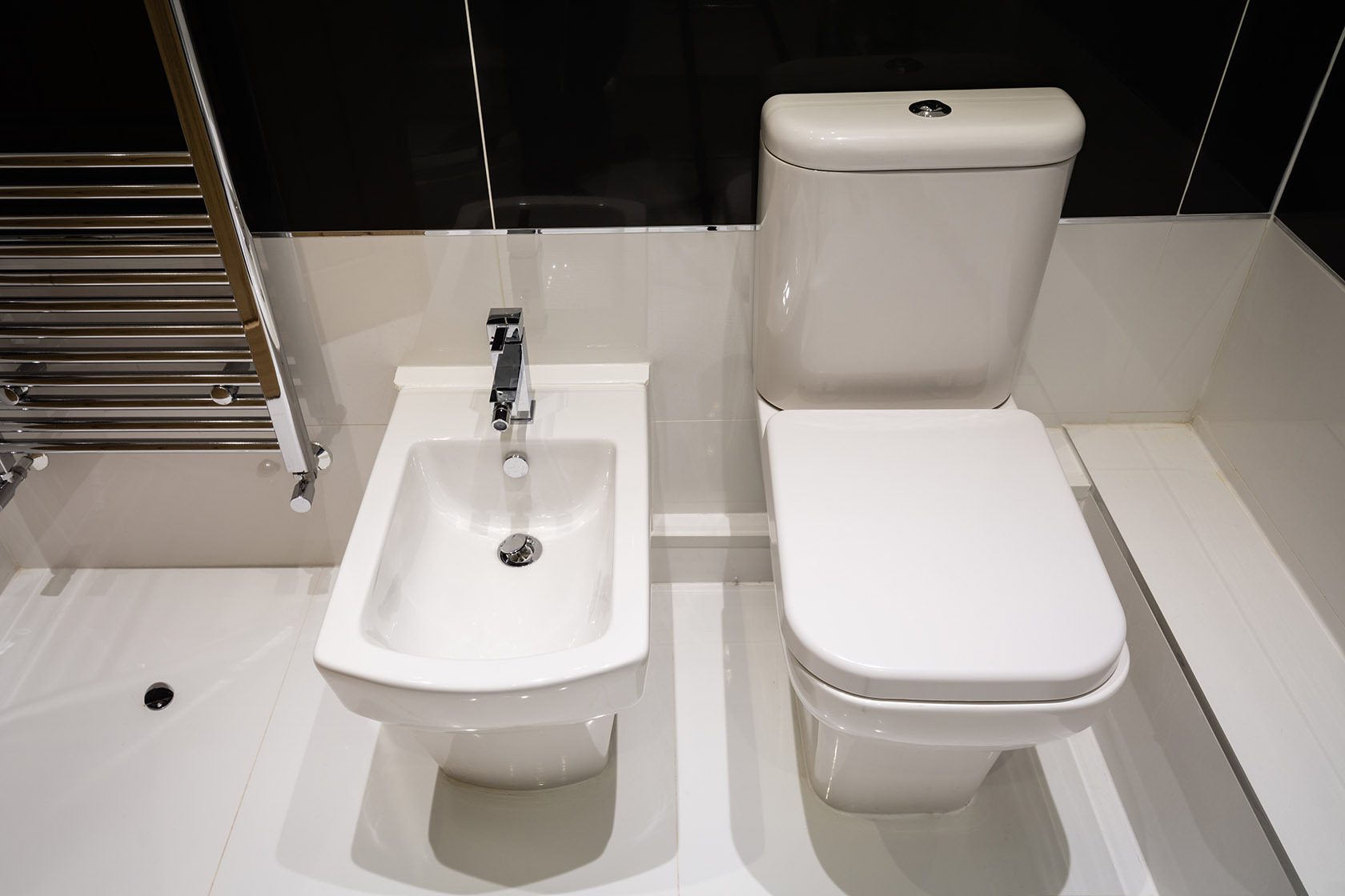 Dlaczego warto zainwestować w deskę WC myjącą?