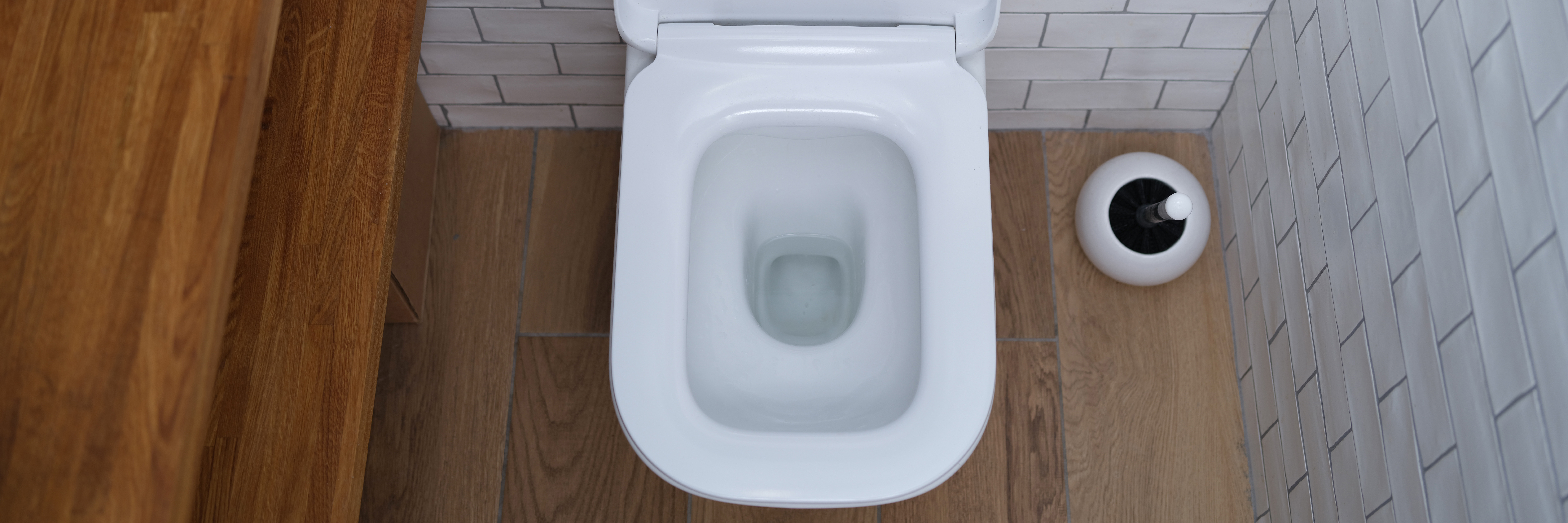 Bezkołnierzowe miski WC - poprawią czystość w Twojej łazience